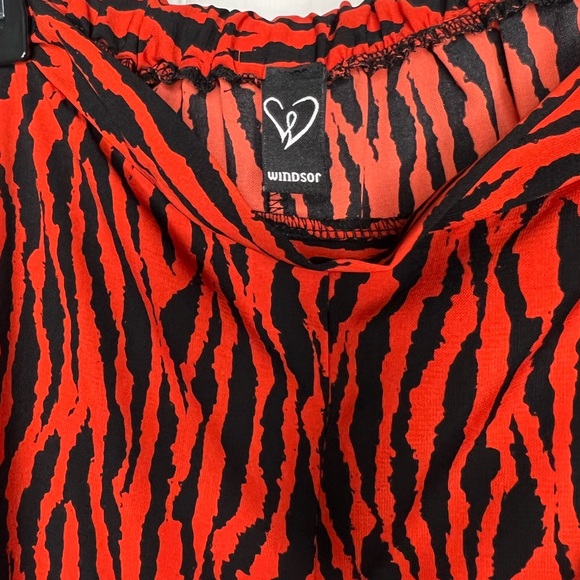 Windsor NWT!! Coord Zebra print 2 piece set with crop top and wide leg pants - Picture 8 of 12